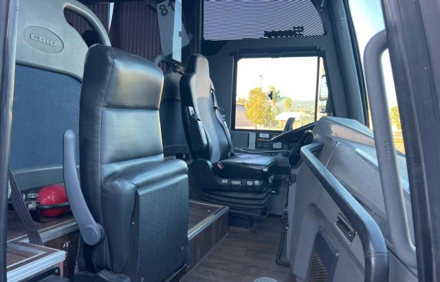 2015 FRHT CHASSIS XB - TRANSIT VEHICLES COACH BUS