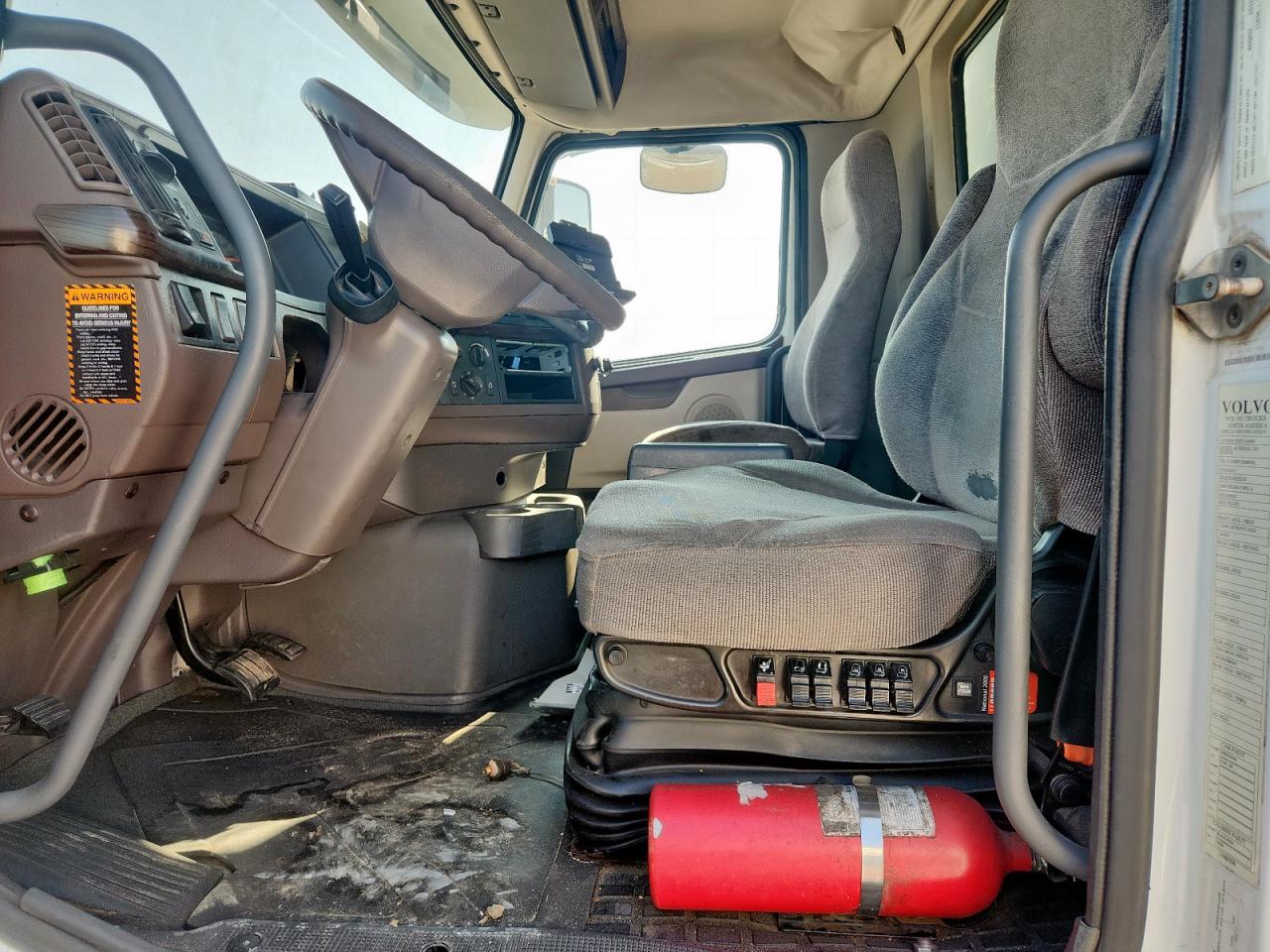 2014 Volvo Vnm Semi Truck VIN: 4V5M39VE2EN164930 Lot: 67400525