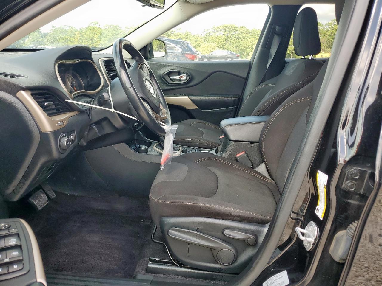 2017 Jeep Cherokee Latitude VIN: 1C4PJMCS9HW636473 Lot: 70962925