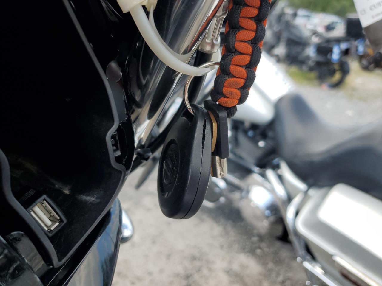 2015 Harley-Davidson Flhxs Street Glide Special VIN: 1HD1KRM11FB652756 Lot: 69408725