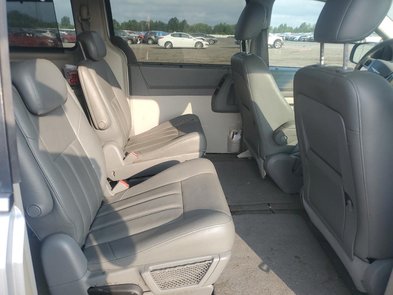 2008 Chrysler Town & Country Touring VIN: 2A8HR54P28R646132 Lot: 67170785