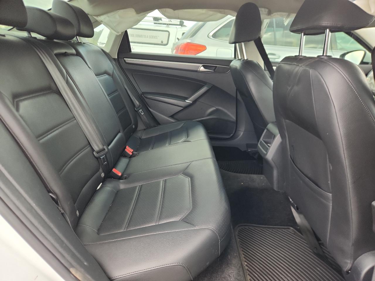 2018 Volkswagen Passat S VIN: 1VWAA7A38JC043596 Lot: 70802975