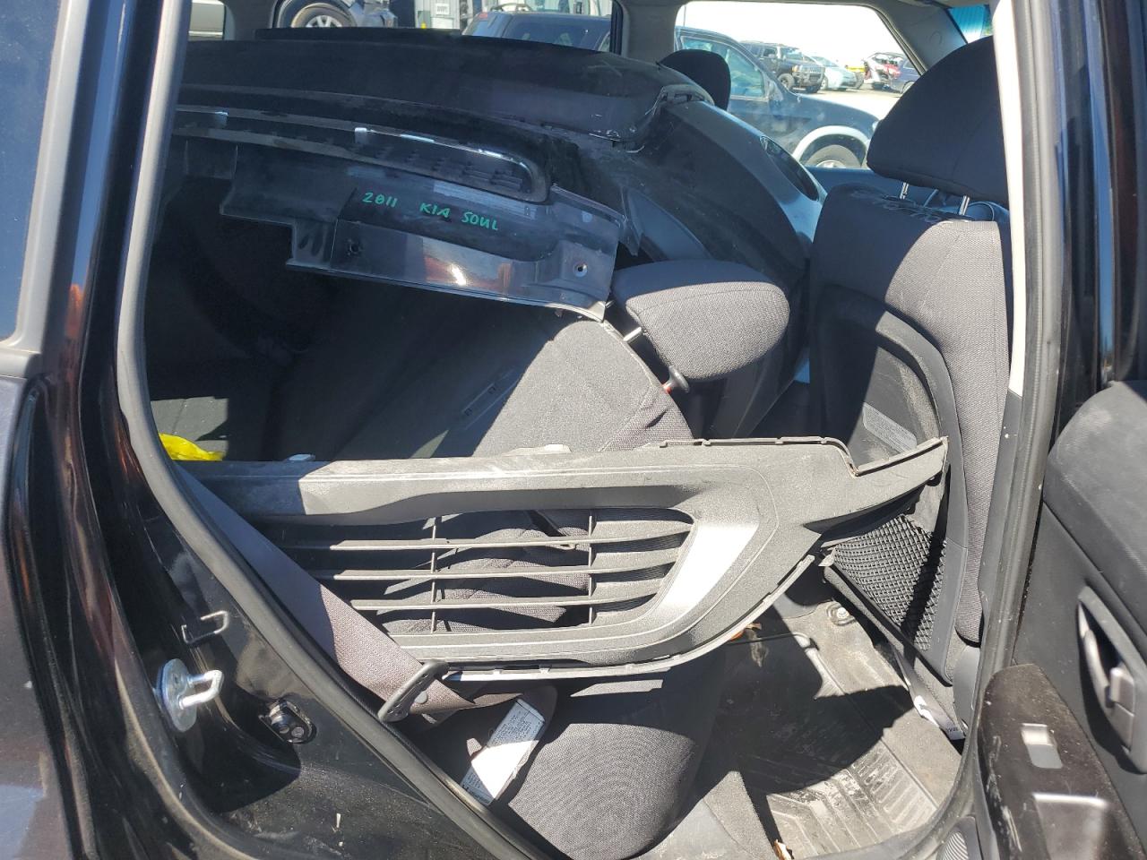 2011 Kia Soul + VIN: KNDJT2A2XB7198619 Lot: 69458925