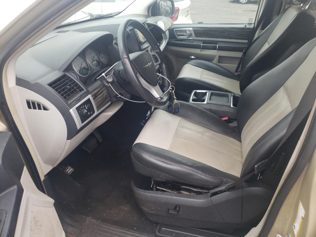 2010 Chrysler Town & Country Touring VIN: 2A4RR5D16AR293529 Lot: 85884085