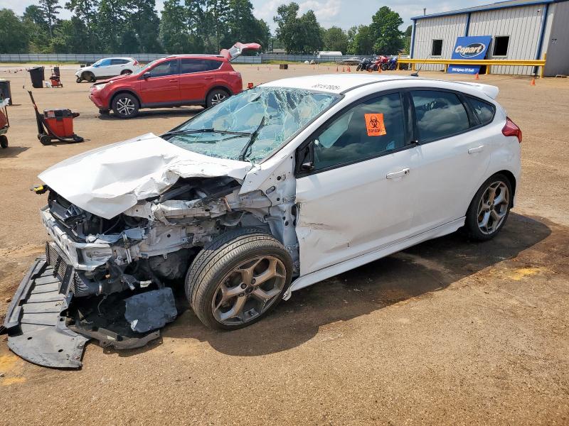  FORD FOCUS 2016 Белы