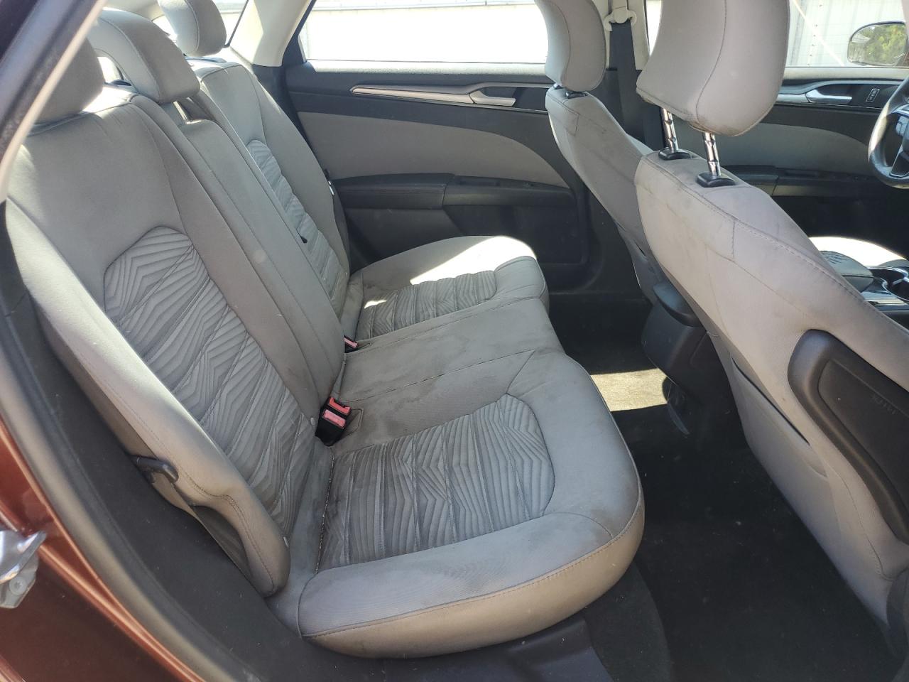 2016 Ford Fusion S VIN: 3FA6P0G70GR338619 Lot: 91898995