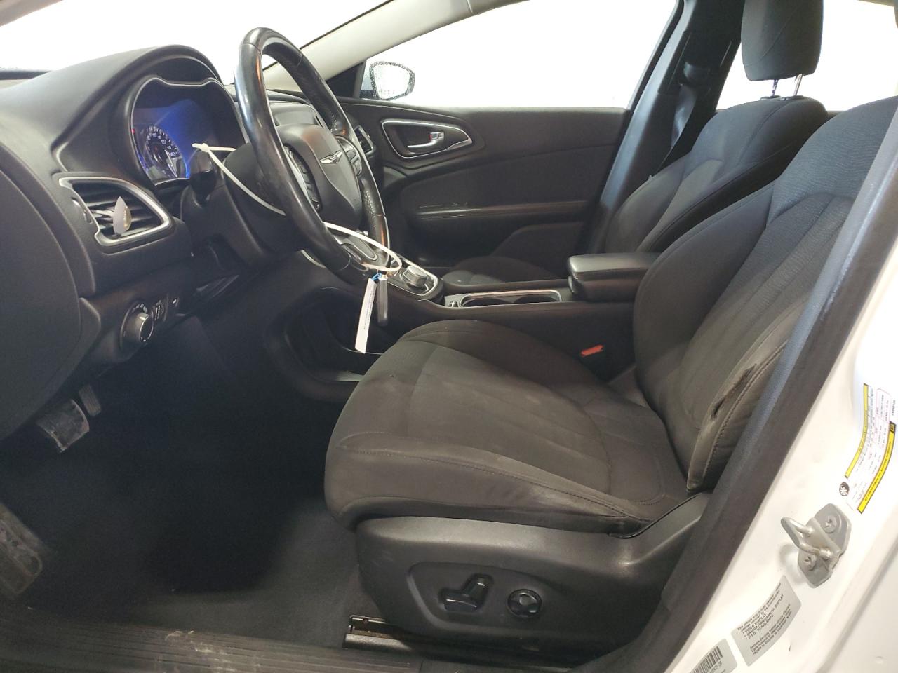 2015 Chrysler 200 Limited VIN: 1C3CCCAB8FN563139 Lot: 69250355