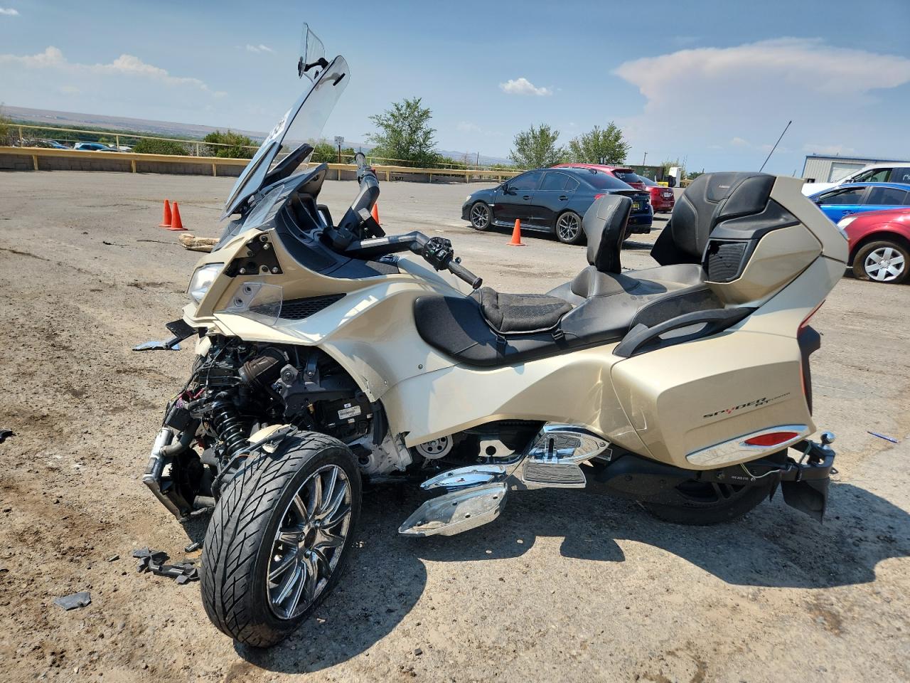 2017 Can-Am Spyder Roadster Rt beige null gas 2BXNBDD25HV004234 photo #4