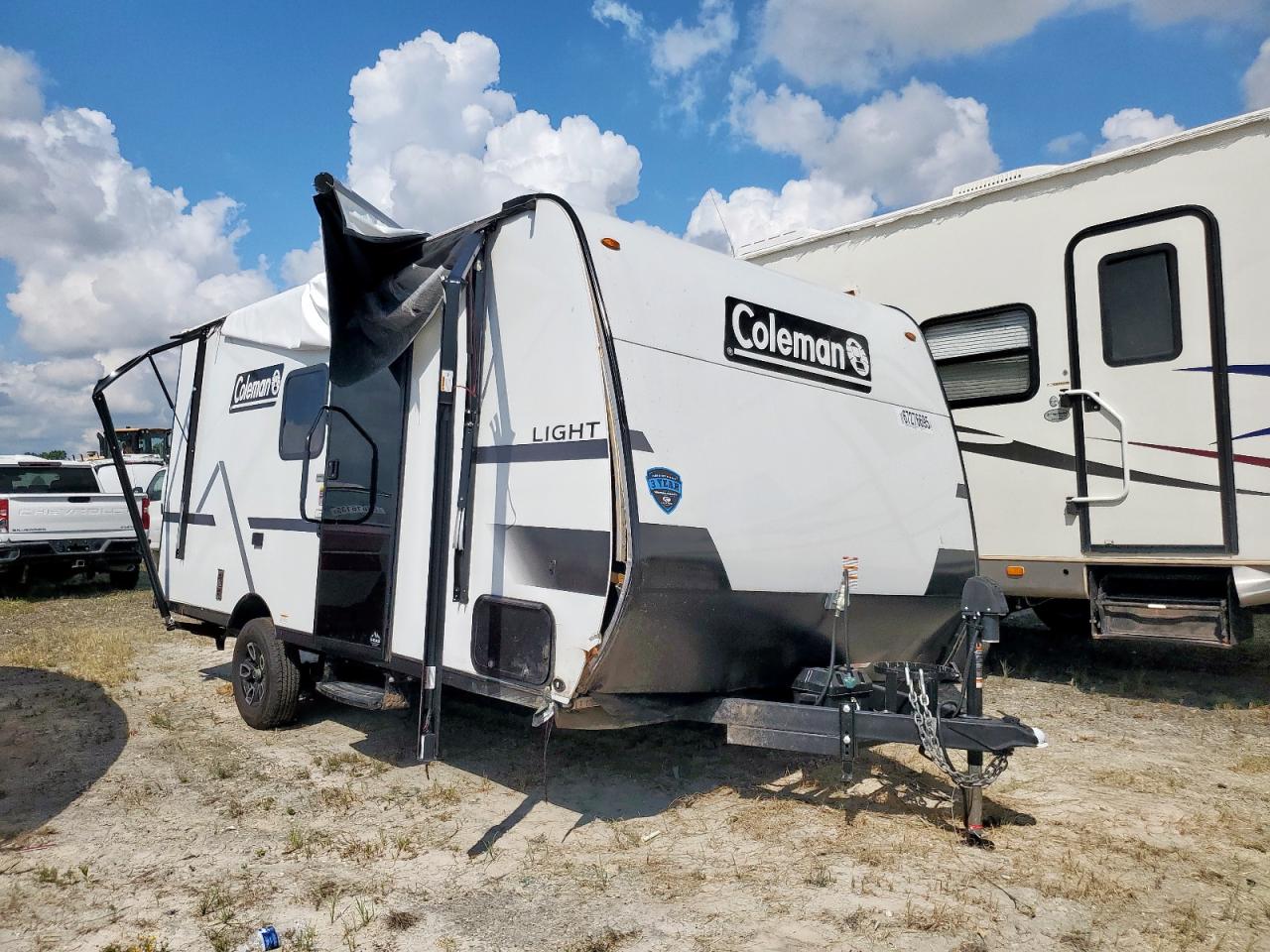 COLEMAN 17B 2025. Lot# 67276695. VIN 4YDTCMG11SW938760. Photo 1