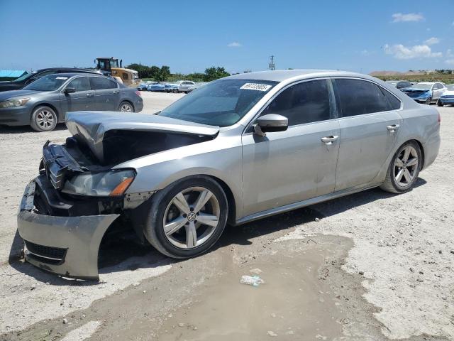 Sedans VOLKSWAGEN PASSAT 2014 Silver