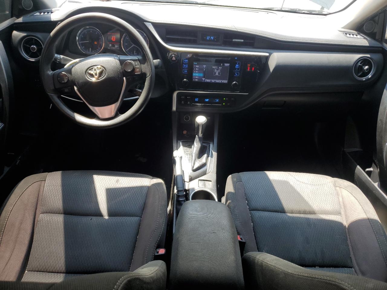 2018 Toyota Corolla L VIN: 5YFBURHE9JP748075 Lot: 67520535