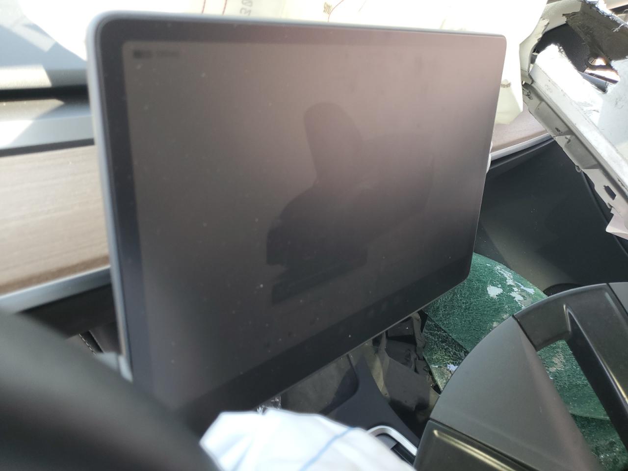 2025 Tesla Model Y VIN: 7SAYGDEE1SF305010 Lot: 70322765