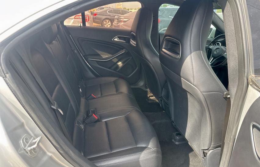 Sedans MERCEDES-BENZ CLA-CLASS 2014 Srebrny