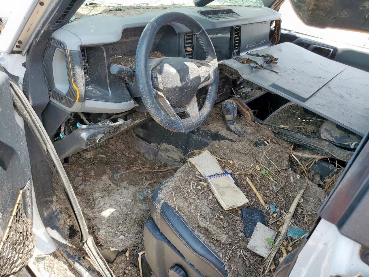 2023 Ford Bronco Base VIN: 1FMEE5DP1PLC02975 Lot: 69251805