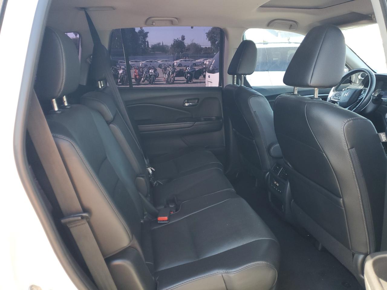 2021 Honda Pilot Se VIN: 5FNYF5H22MB006975 Lot: 70180205