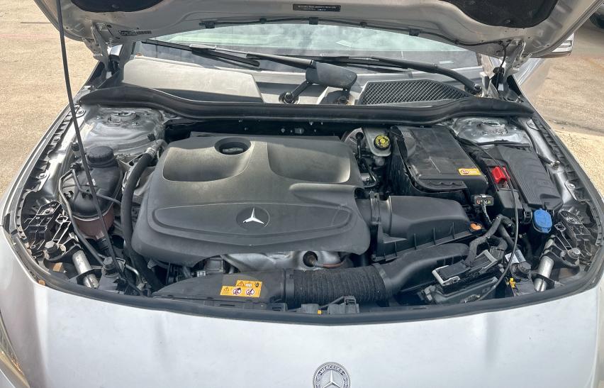 Sedans MERCEDES-BENZ CLA-CLASS 2014 Srebrny