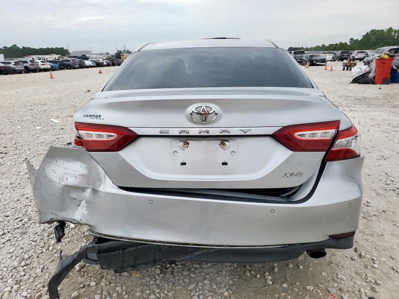  TOYOTA CAMRY 2018 Srebrny