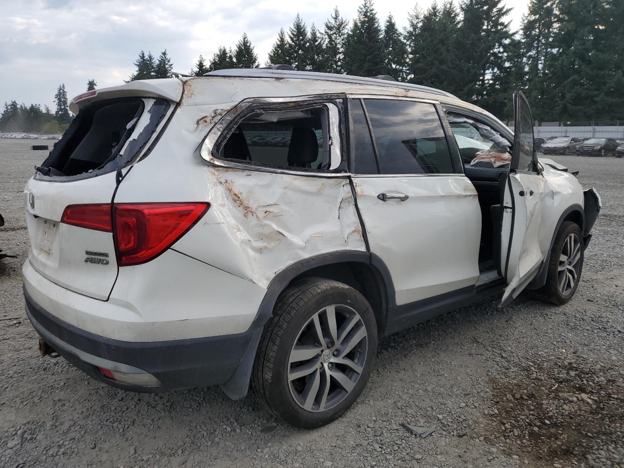 2018 Honda Pilot Touring white null gas 5FNYF6H91JB018033 photo #4