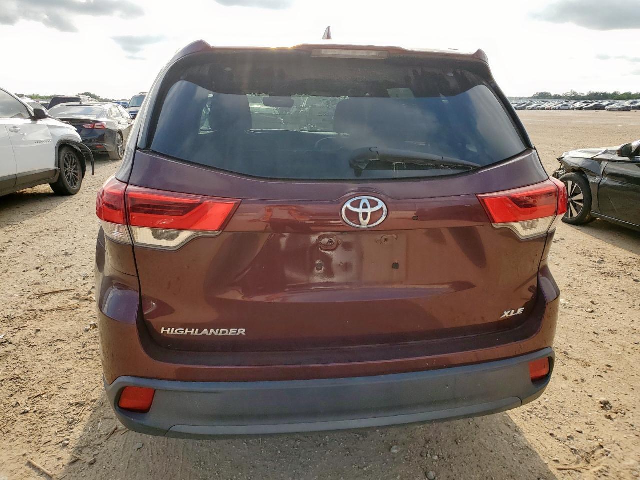 2018 Toyota Highlander Se VIN: 5TDKZRFH8JS272486 Lot: 70227705