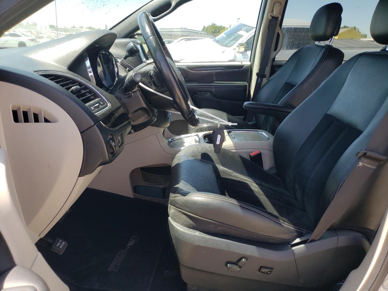 2017 Dodge Grand Caravan Sxt VIN: 2C4RDGCG9HR828353 Lot: 68910615