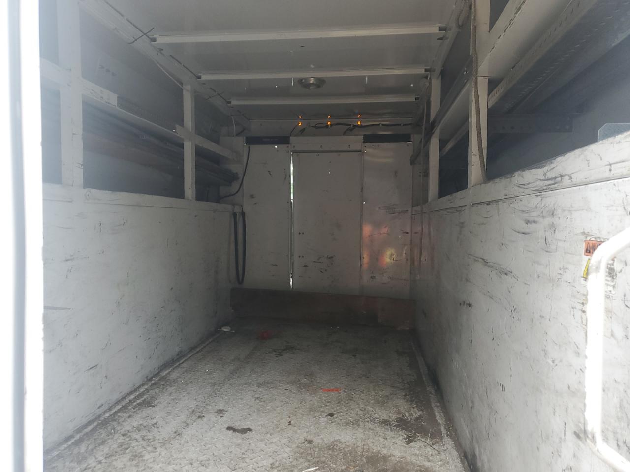 2015 Ford Econoline E350 Super Duty Cutaway Van VIN: 1FDWE3FL3FDA05348 Lot: 68146855