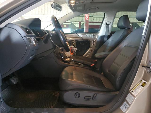  VOLKSWAGEN PASSAT 2017 Золотой