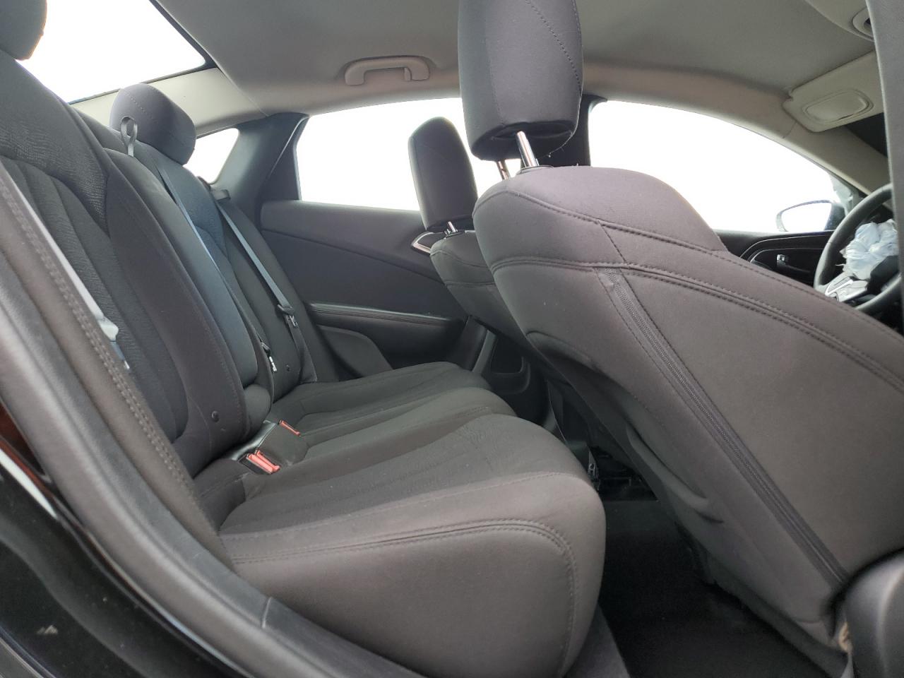 2015 Chrysler 200 Limited VIN: 1C3CCCABXFN564910 Lot: 69801225