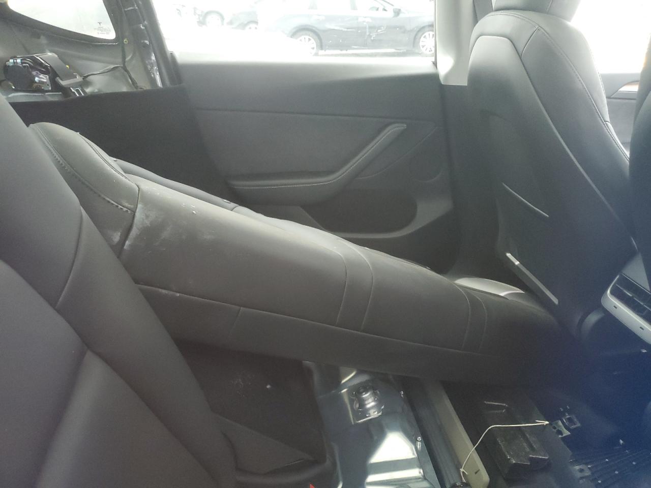 2024 Tesla Model Y VIN: 7SAYGDEEXRF180874 Lot: 70837325