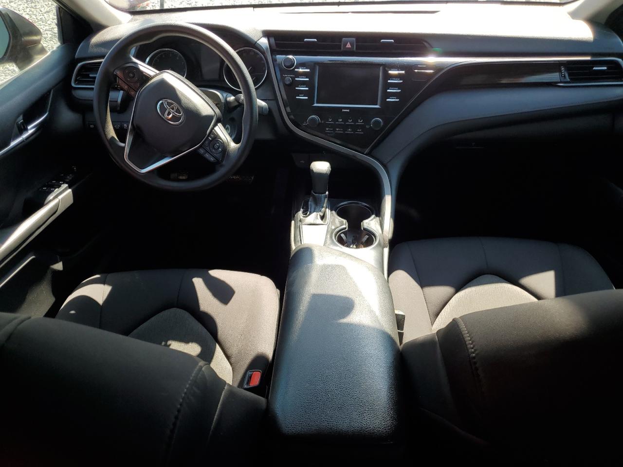 2020 Toyota Camry Le VIN: 4T1C11AKXLU910439 Lot: 69905845