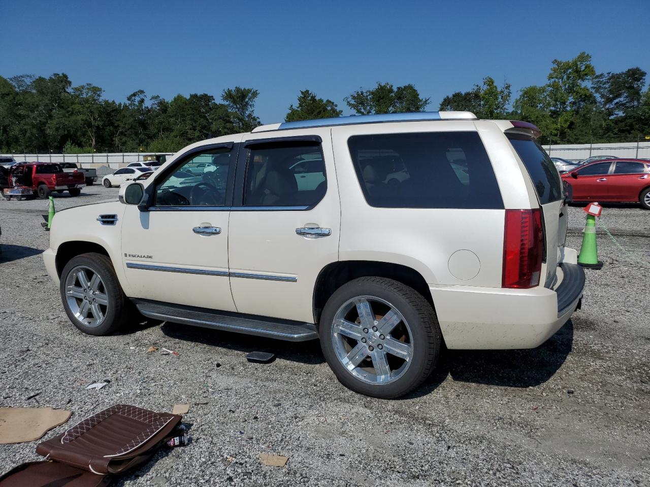 2007 Cadillac Escalade Luxury white null gas 1GYFK63887R391360 photo #3
