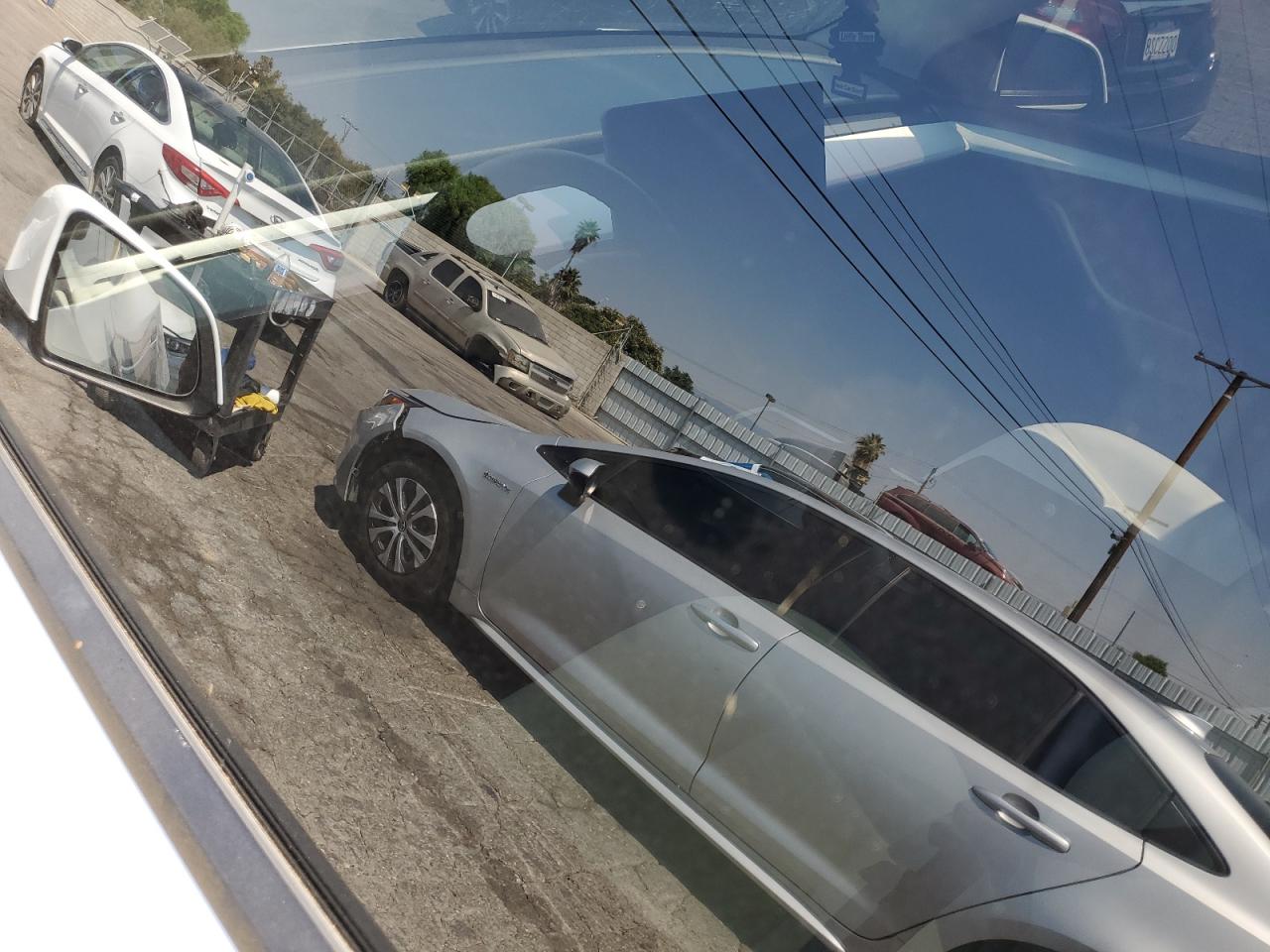 2024 Tesla Model Y VIN: 7SAYGDEF1RF082051 Lot: 68275945