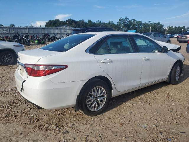  TOYOTA CAMRY 2017 Biały