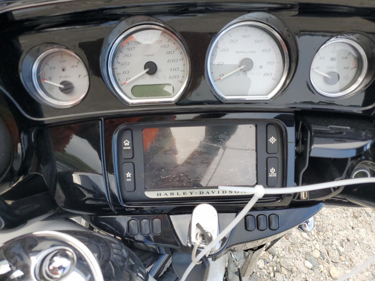 2017 Harley-Davidson Flhxs Street Glide Special VIN: 1HD1KRC19HB650774 Lot: 70137565