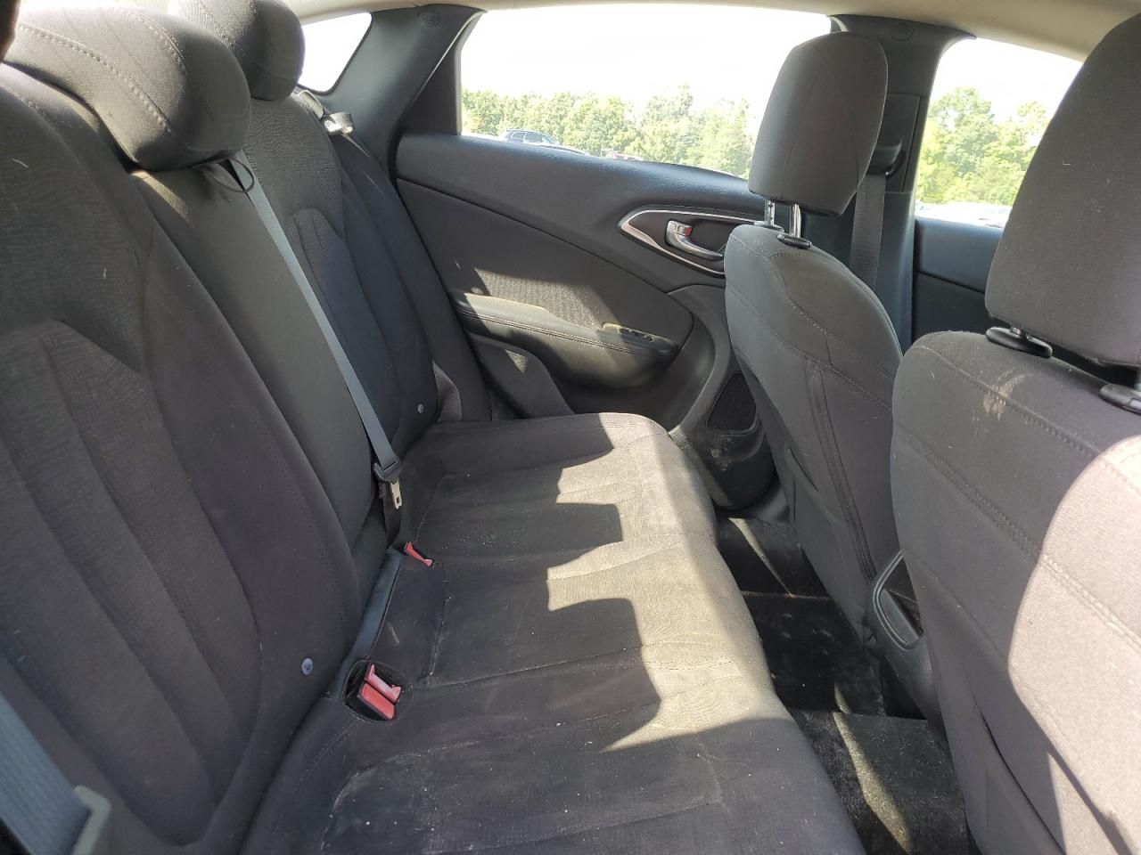 2015 Chrysler 200 Limited VIN: 1C3CCCAB1FN576945 Lot: 70930135