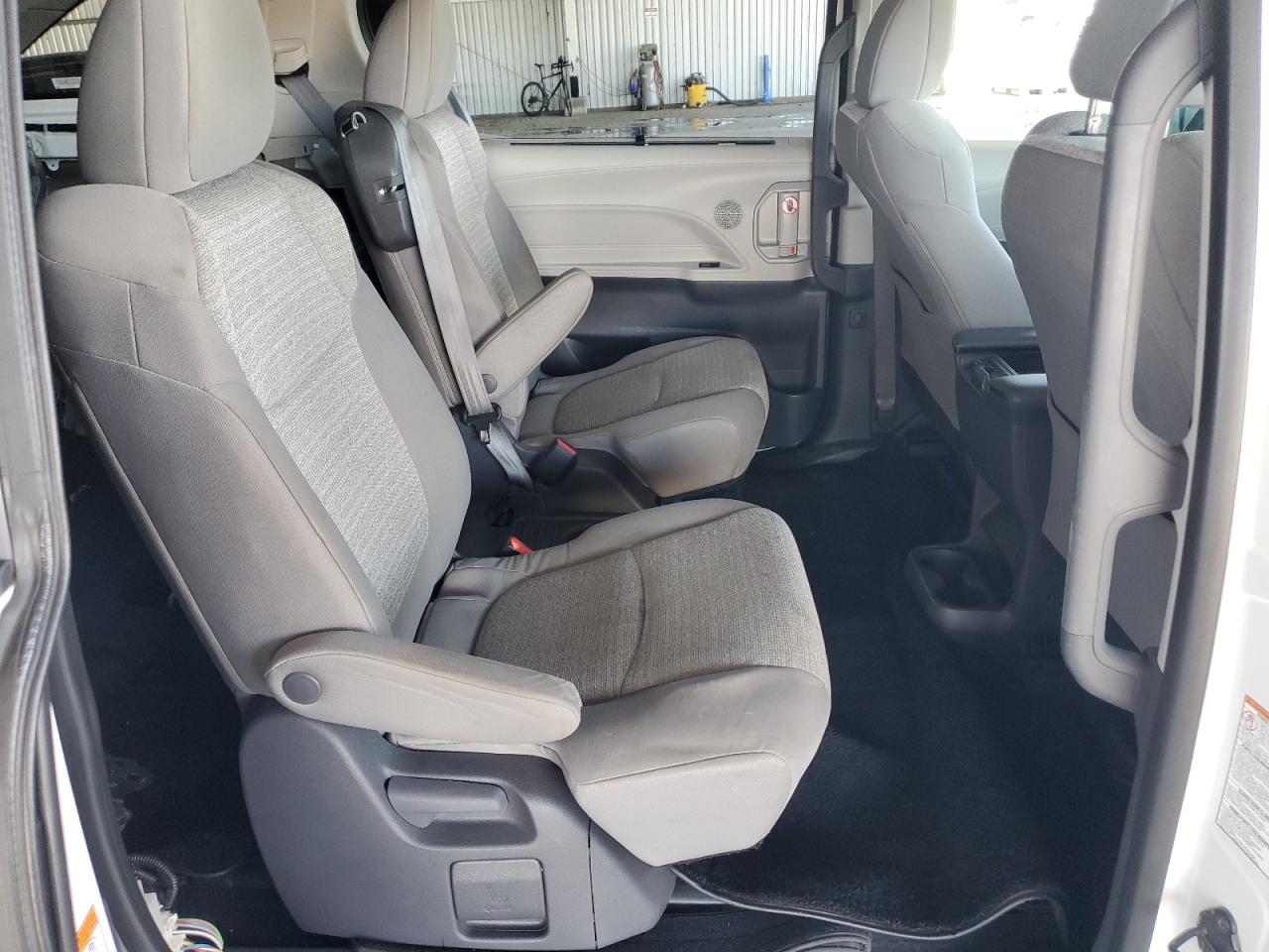 2021 Toyota Sienna Le VIN: 5TDKRKEC1MS035811 Lot: 68712235