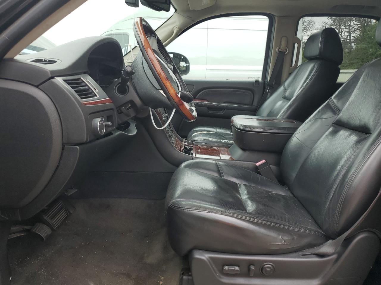 2007 Cadillac Escalade Luxury VIN: 1GYFK63867R152955 Lot: 68583865