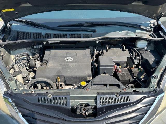 2012 TOYOTA SIENNA LE