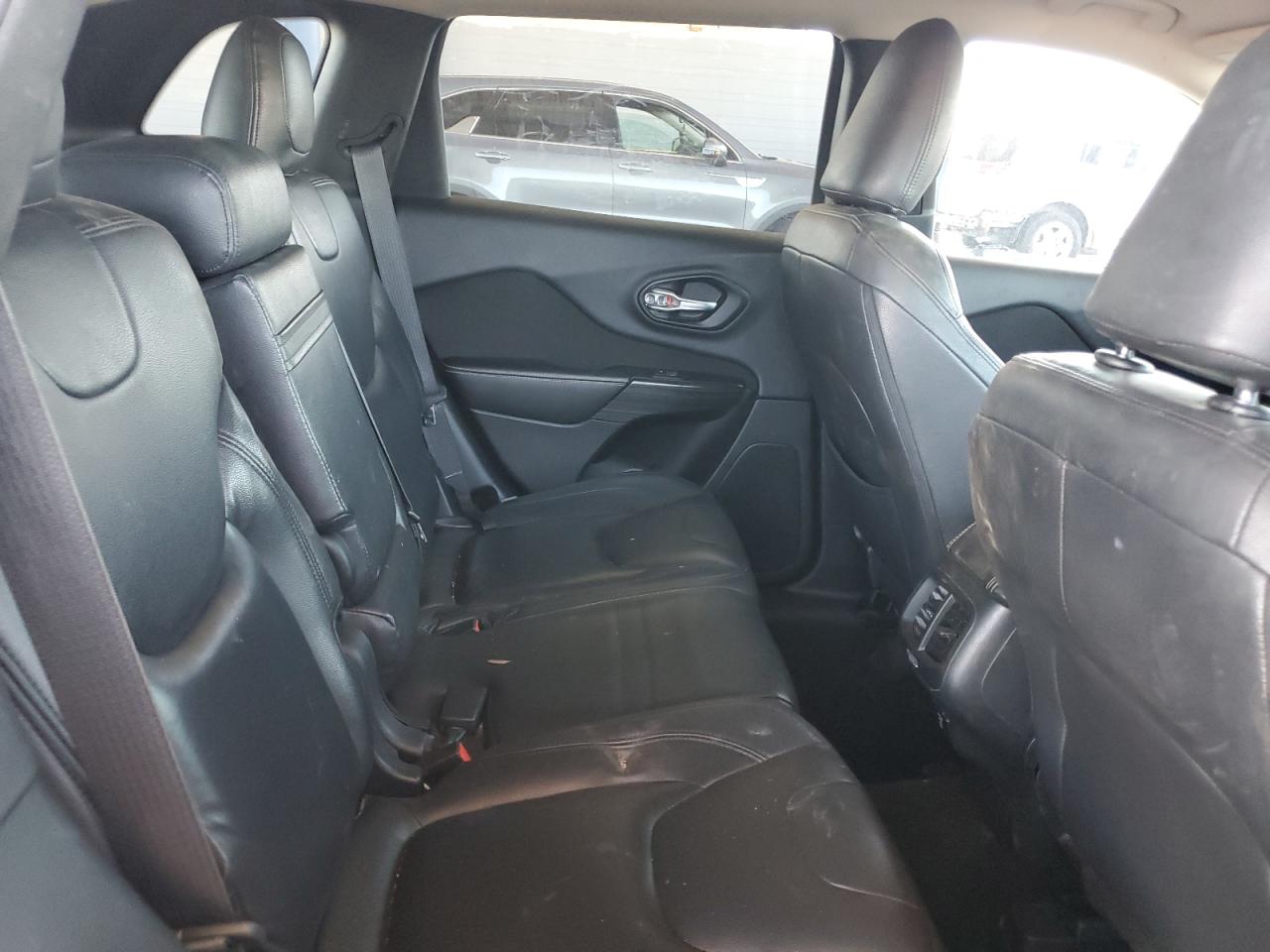 2015 Jeep Cherokee Latitude VIN: 1C4PJLCB2FW536674 Lot: 70784785