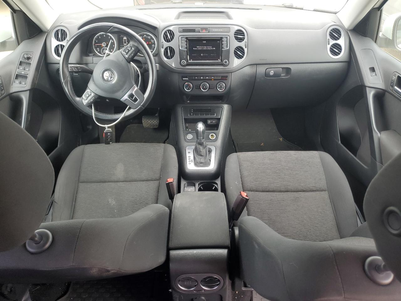 2017 Volkswagen Tiguan S VIN: WVGBV7AX2HK053101 Lot: 70564155