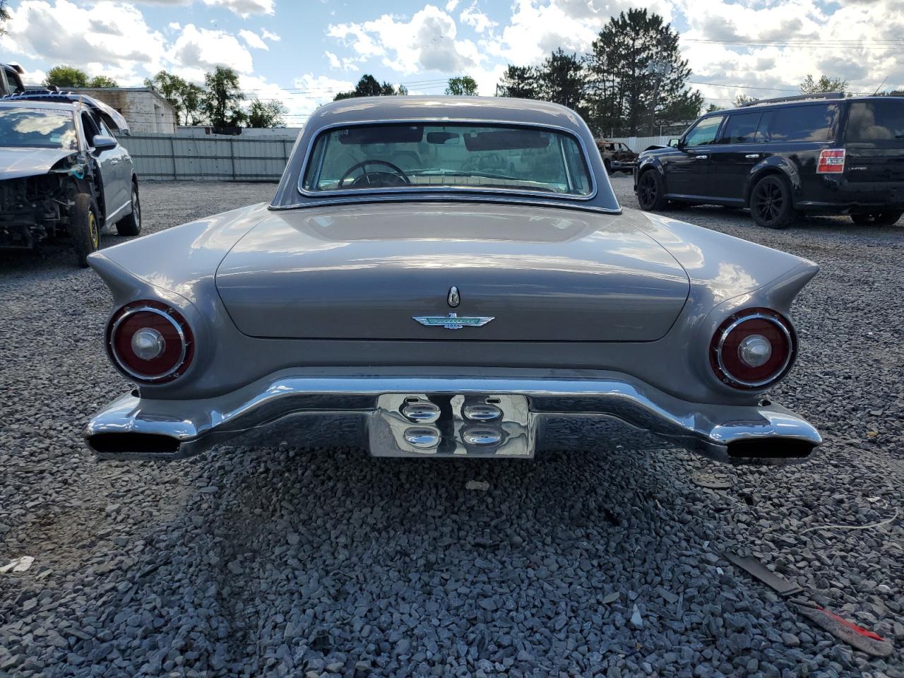 1957 Ford Thunderbir VIN: D7FH185720 Lot: 70134385