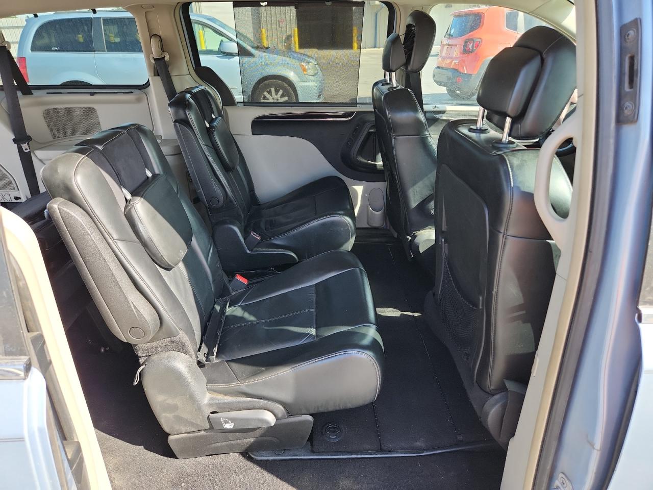 2013 Chrysler Town & Country Limited VIN: 2C4RC1GG9DR589732 Lot: 70097055