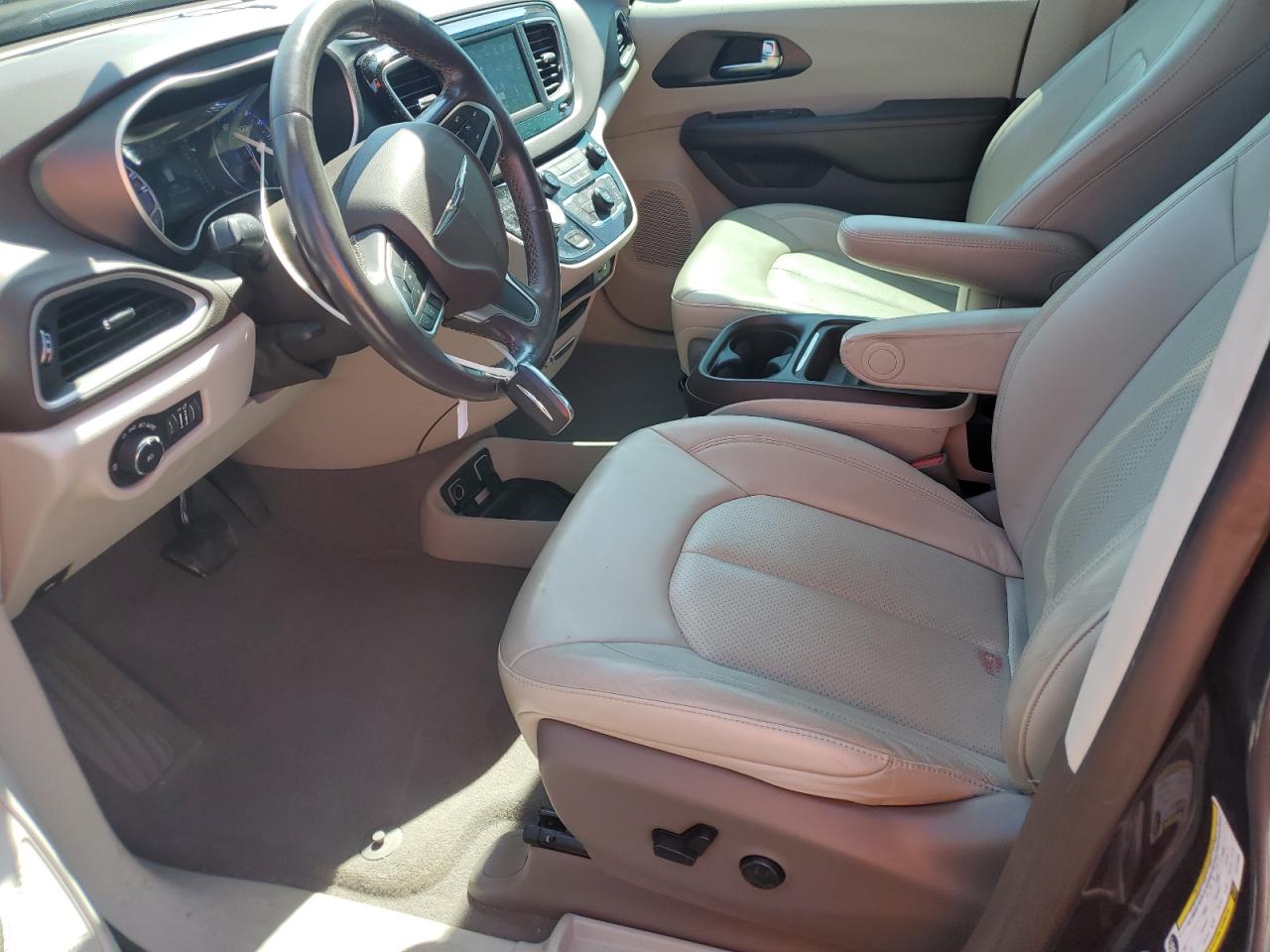 2020 Chrysler Pacifica Touring L VIN: 2C4RC1BG2LR112856 Lot: 68702405