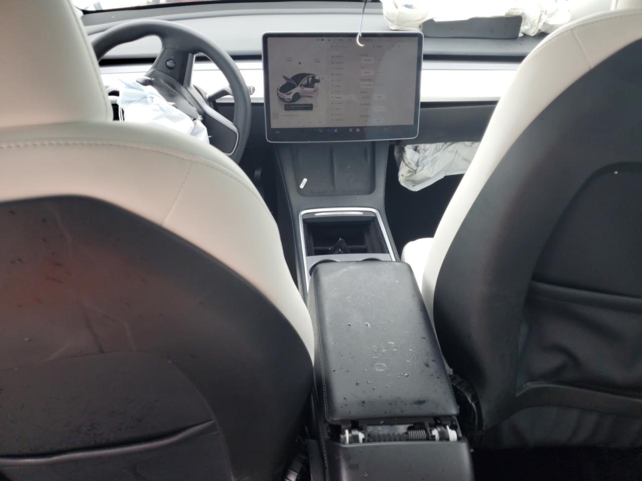 2024 Tesla Model Y VIN: 7SAYGDED5RF200049 Lot: 69605235