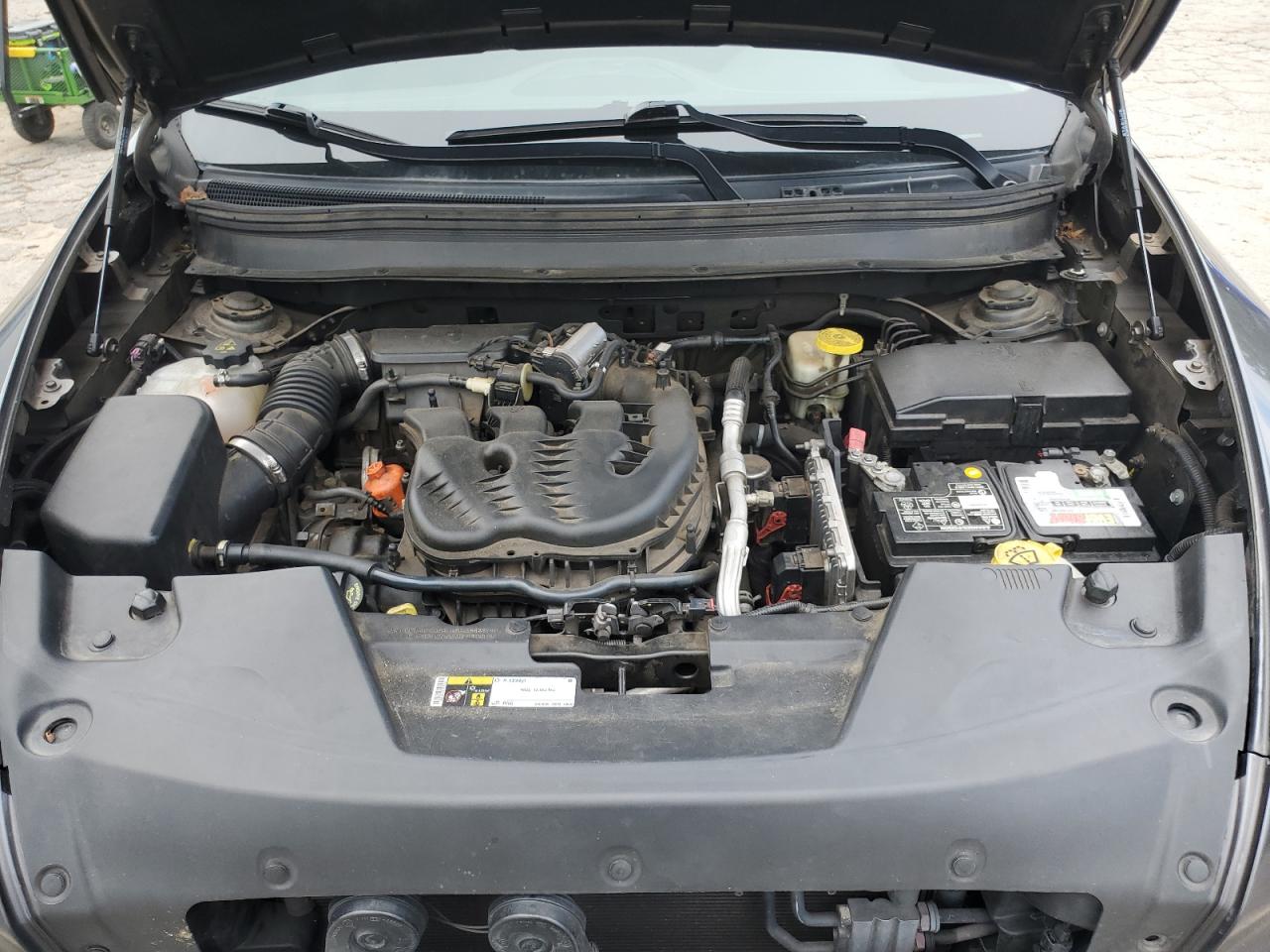 2015 Jeep Cherokee Latitude VIN: 1C4PJLCS1FW596798 Lot: 69567405