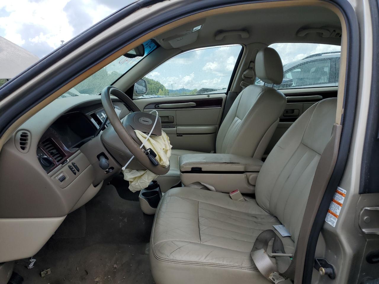 2004 Lincoln Town Car Executive VIN: 1LNHM81W84Y629940 Lot: 67629965