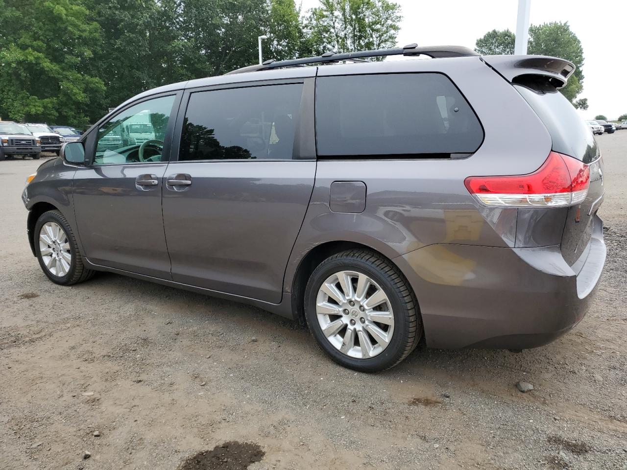 2011 Toyota Sienna Xle charcoal null gas 5TDDK3DC2BS007999 photo #3