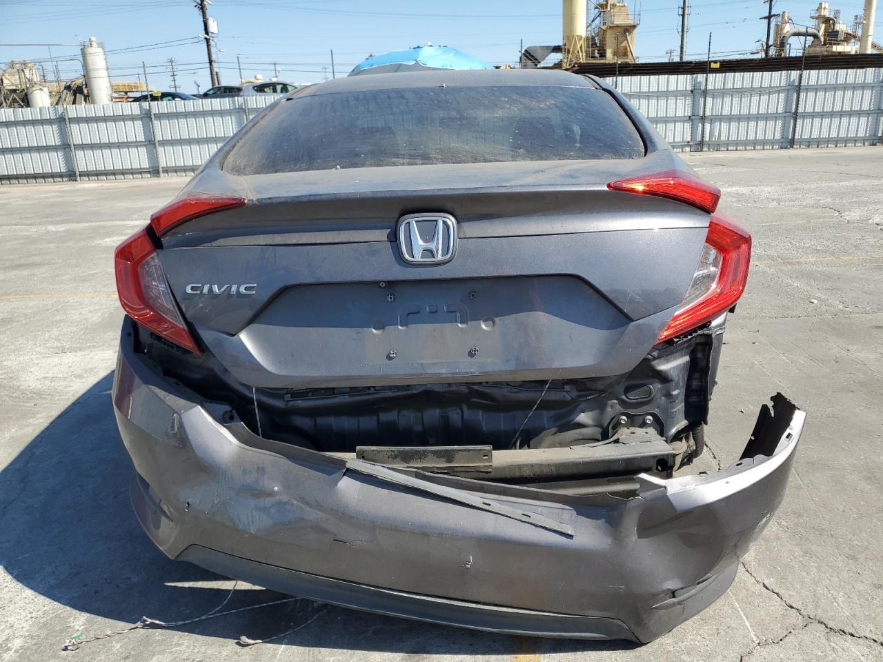 2018 Honda Civic Lx VIN: 2HGFC2F5XJH523329 Lot: 70704865