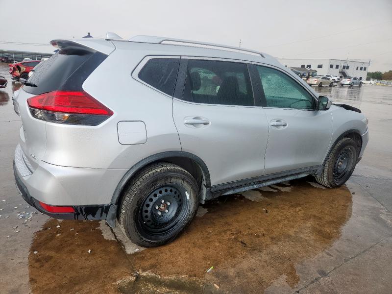  NISSAN ROGUE 2017 Srebrny