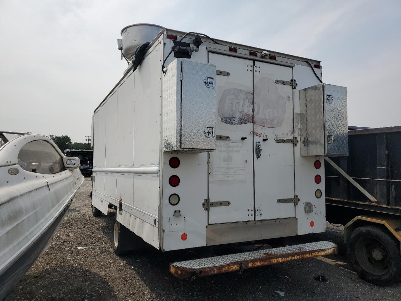 2007 Ford Econoline E350 Super Duty Cutaway Van white null gas 1FDSE35L27DA54235 photo #3