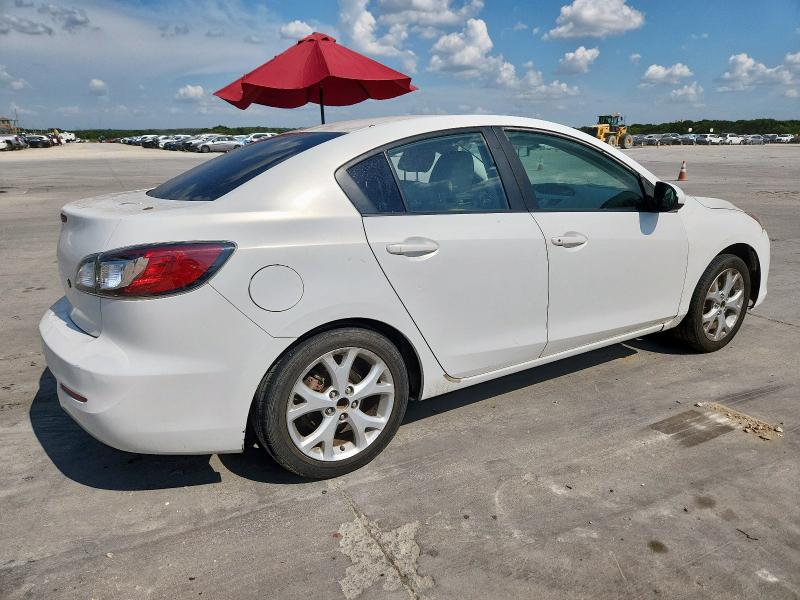 Sedans MAZDA 3 2012 White